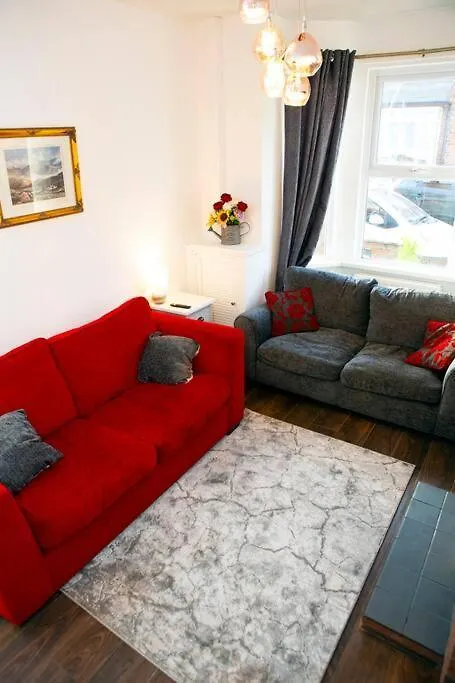 Cheerful 2 Bedroom House In The Heart Of Belfast 0*,  United Kingdom